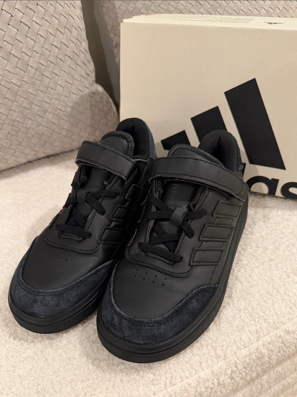 Adidas Courtblock Kids Sneakers with Velcro Strap